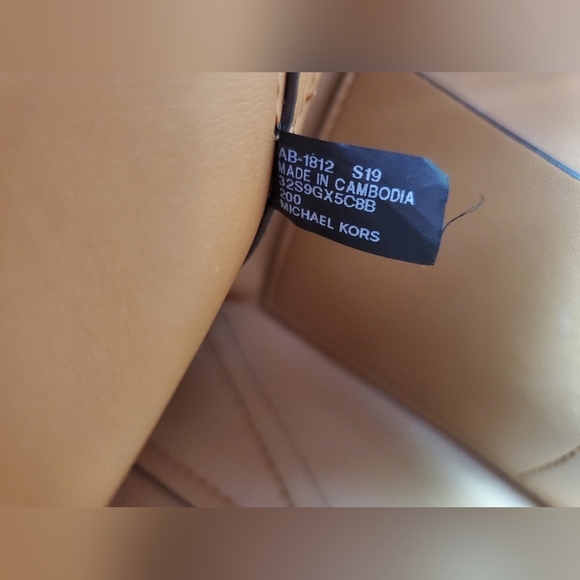 ***SOLD***MICHAEL KORS MK JET SET TRAVEL CROSSBODY LITE-WEIGHT BAG - Picture 11 of 11